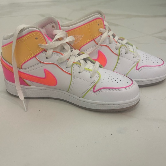 Nike Jordan 1 Air Mid Edge Glow Size 6.5 - Picture 4 of 5